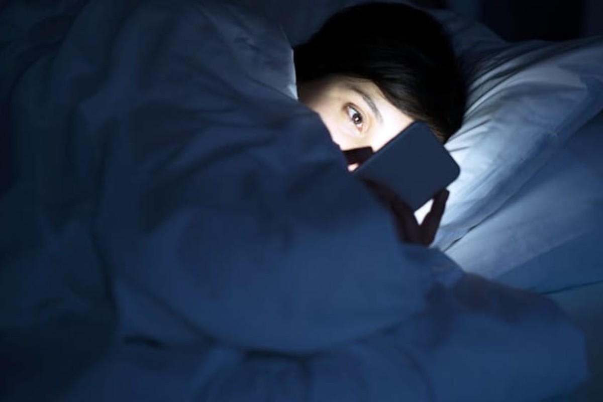 Dormire cellulare problemi attenzione evitare