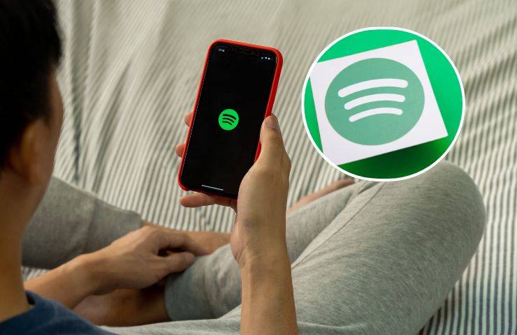 Ragazzo ascolta musica su Spotify