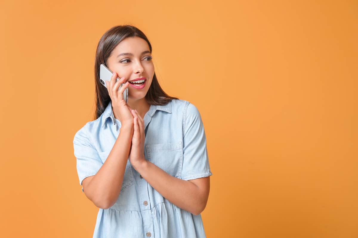 ragazza a telefono