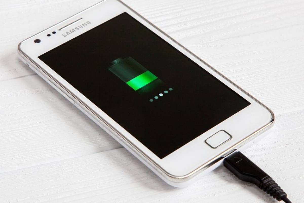 Carica telefono scarico rischi batteria