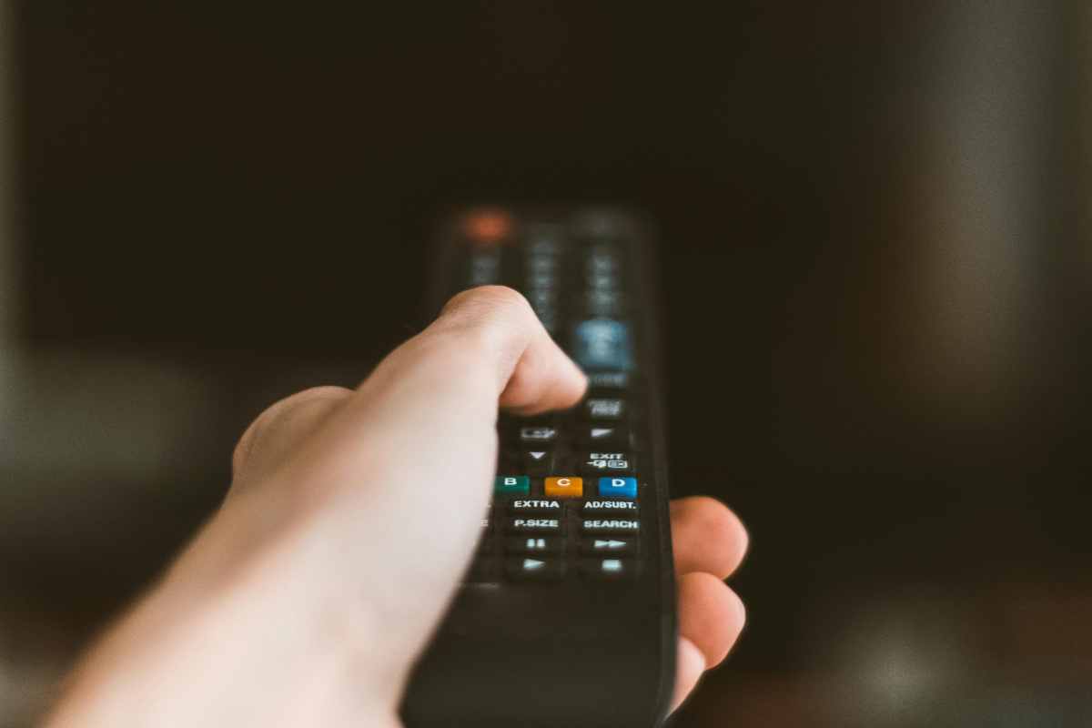 The TV remote control has a secret function that no one knows about – it's pretty cool